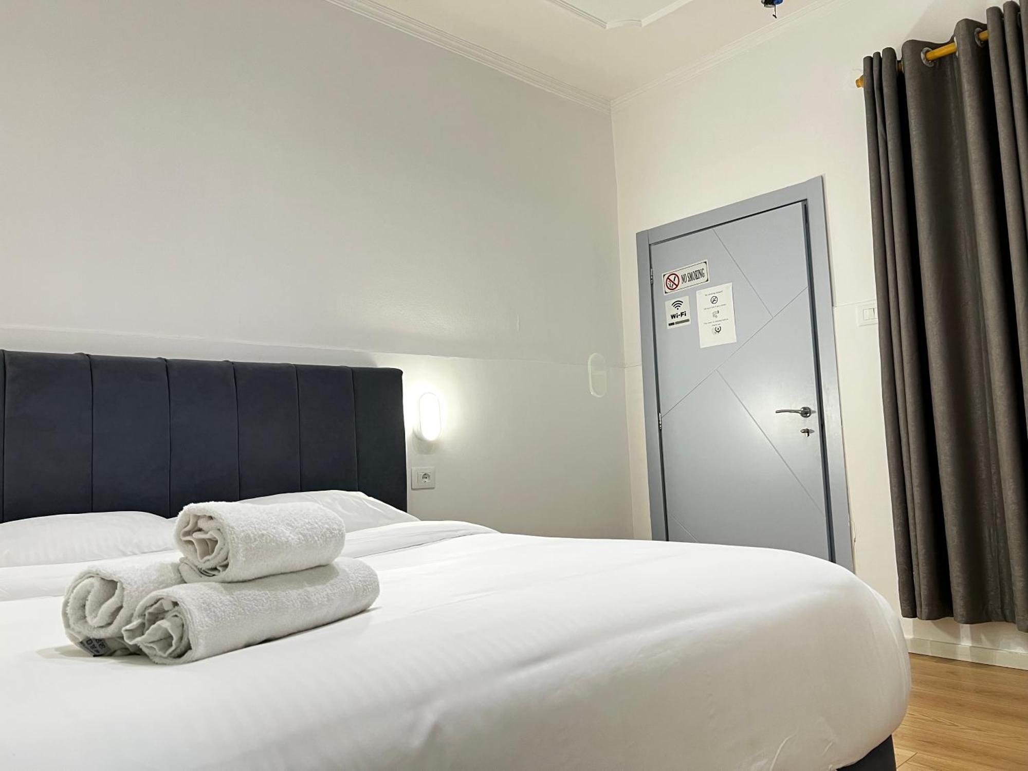 Tirana Square Hotel Ngoại thất bức ảnh