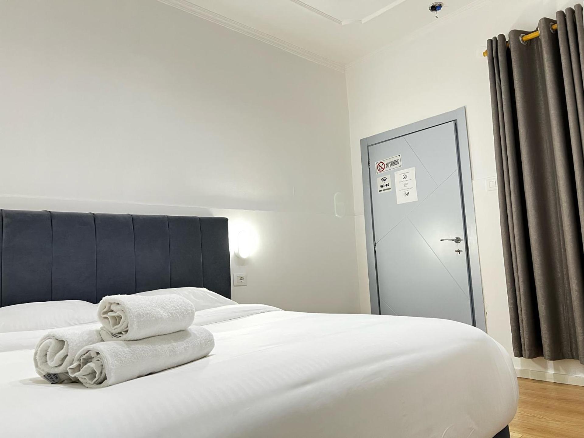 Tirana Square Hotel Ngoại thất bức ảnh